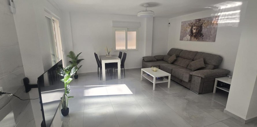 Apartamento en Torrevieja, Alicante, España 3 dormitorios, 108 m2 No. 189312