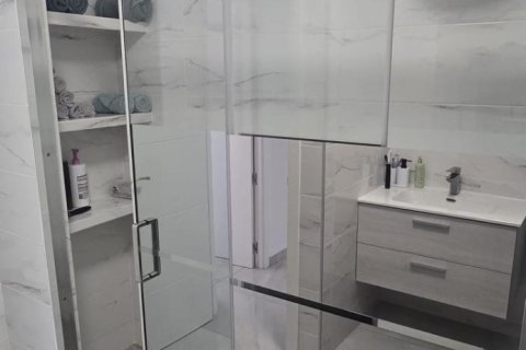 Apartamento en venta en Torrevieja, Alicante, España 3 dormitorios, 108 m2 No. 189312 - foto 4