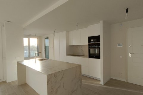 Apartment à louer à Madrid, Espagne, 4 chambres, 200 m2 No. 166188 - photo 8