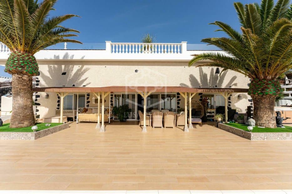 Villa en Adeje, Tenerife, España 11 dormitorios, 769 m2 No. 139101