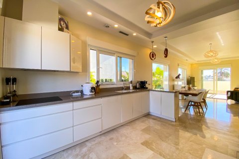 Villa pārdošanā La Zenia, Alicante, Spānijā 4 istabas, 307 m2 Nr. 144812 - attēls 6