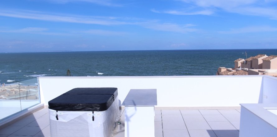 Villa à Torrevieja, Alicante, Espagne 3 chambres, 175 m2 No. 144813