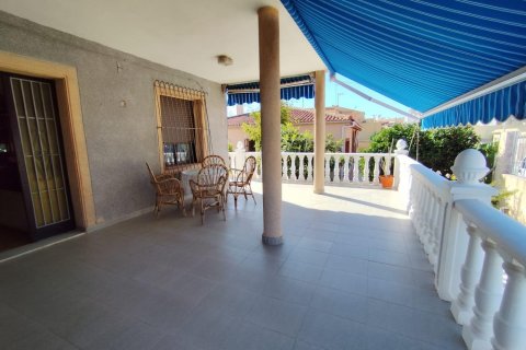 Villa en venta Torrevieja, Alicante, España 4 dormitorios, 195 m2 No. 113168 - foto 2
