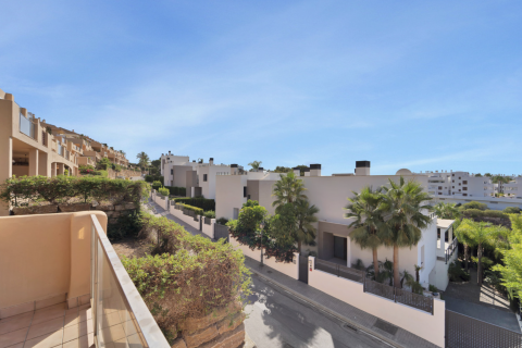 Lägenhet till salu Estepona, Malaga, Spanien 3 sovrum, 137 kvm. Nr. 109600 - foto 2