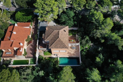 Villa till salu i Alzira, Valencia, Spanien 6 sovrum, 206 kvm. Nr. 143607 - foto 1