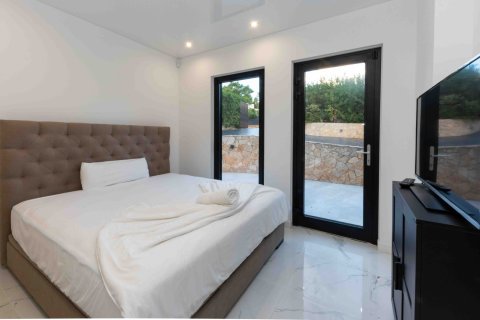 Villa for rent in Nova Santa Ponsa, Mallorca, Spain 4 bedrooms, 380 sq.m. No. 143603 - photo 24