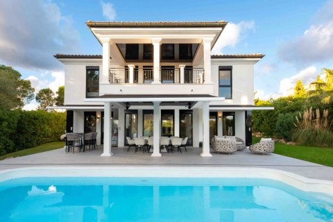 Villa for rent in Nova Santa Ponsa, Mallorca, Spain 4 bedrooms, 380 sq.m. No. 143603 - photo 2