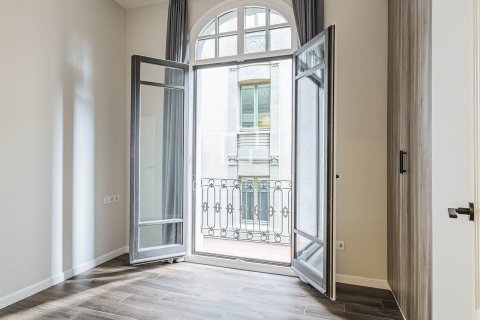 Продажа квартиры в Барселона, Испания 3 спальни, 119м2 №164883 - фото 15