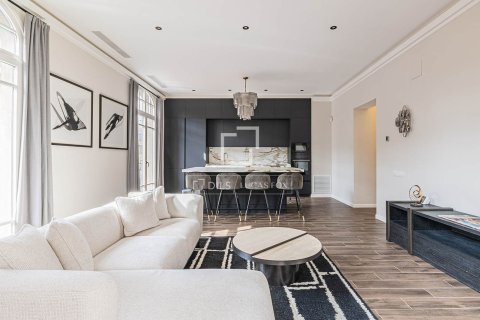 Продажа квартиры в Барселона, Испания 3 спальни, 119м2 №164883 - фото 5