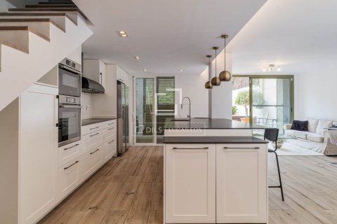 Аренда квартиры в Барселона, Испания 3 спальни, 135м2 №164881 - фото 2