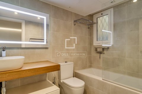 Аренда квартиры в Барселона, Испания 3 спальни, 135м2 №164881 - фото 30