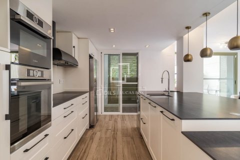 Аренда квартиры в Барселона, Испания 3 спальни, 135м2 №164881 - фото 4