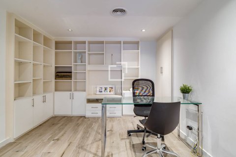 Аренда квартиры в Барселона, Испания 3 спальни, 135м2 №164881 - фото 10