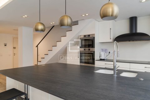 Аренда квартиры в Барселона, Испания 3 спальни, 135м2 №164881 - фото 7