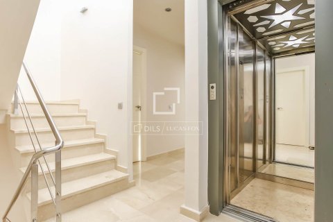 Villa for sale in Sitges, Barcelona, Spain 5 bedrooms, 448 sq.m. No. 164886 - photo 11