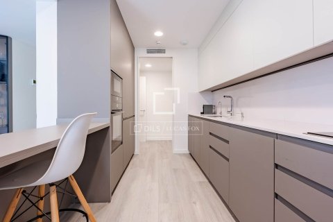 Продажа квартиры в Эсплугес-де-Льобрегат, Барселона, Испания 3 спальни, 120м2 №164882 - фото 10