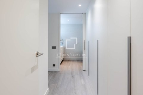 Продажа квартиры в Эсплугес-де-Льобрегат, Барселона, Испания 3 спальни, 120м2 №164882 - фото 22