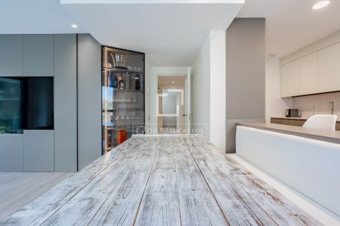 Продажа квартиры в Эсплугес-де-Льобрегат, Барселона, Испания 3 спальни, 120м2 №164882 - фото 9