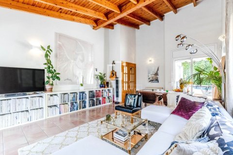 Villa for sale in Sitges, Barcelona, Spain 4 bedrooms, 254 sq.m. No. 164885 - photo 3
