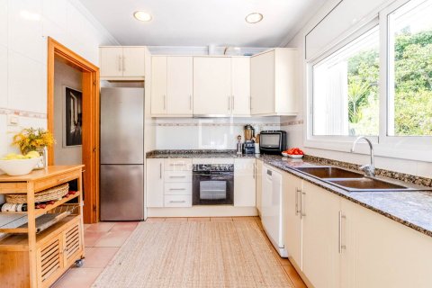 Villa for sale in Sitges, Barcelona, Spain 4 bedrooms, 254 sq.m. No. 164885 - photo 9