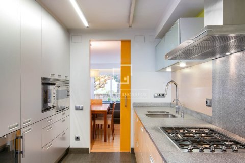 Villa for sale in Alella, Barcelona, Spain 3 bedrooms, 267 sq.m. No. 164884 - photo 14