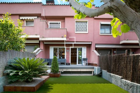 Villa in Alella, Barcelona, Spain 3 bedrooms, 267 sq.m. No. 164884