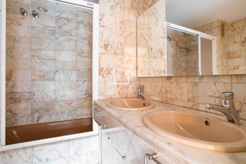 Villa for sale in Alella, Barcelona, Spain 3 bedrooms, 267 sq.m. No. 164884 - photo 22