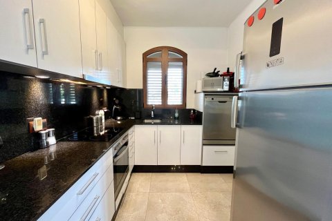 Villa till salu Alicante, Spanien 4 sovrum, 184 kvm. Nr. 139453 - foto 3