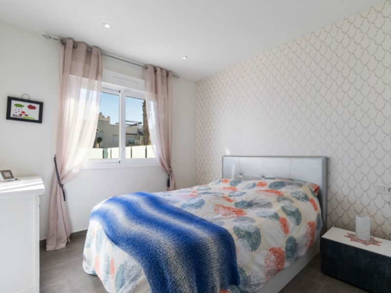 Apartment in Torrevieja, Alicante, Spain 2 bedrooms,  No. 151827
