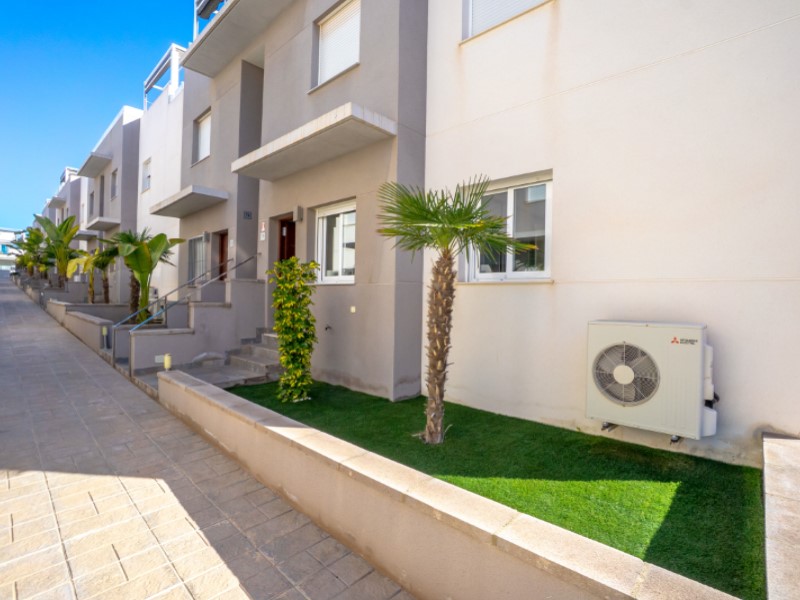 Apartment in Torrevieja, Alicante, Spain 2 bedrooms,  No. 151827