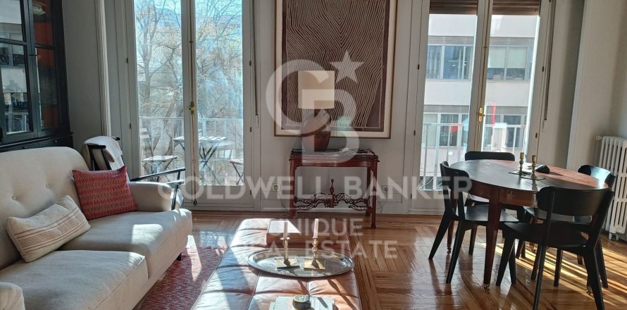 Apartment à Madrid, Espagne 3 chambres, 115 m2 No. 179055