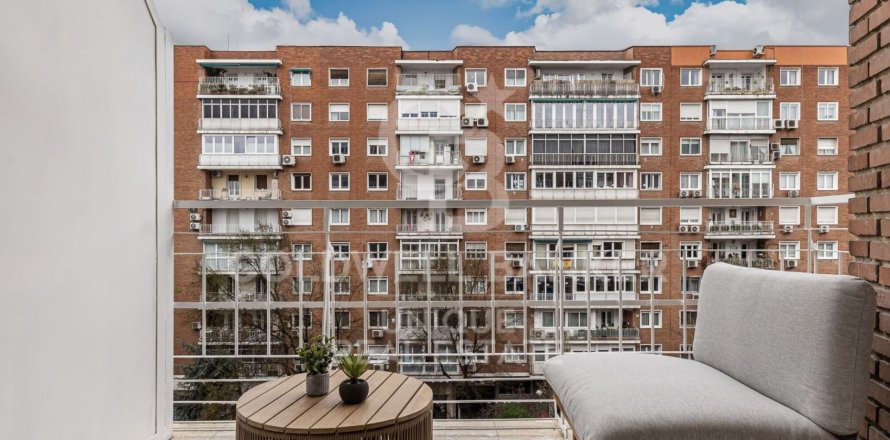 Apartment à Madrid, Espagne 3 chambres, 103 m2 No. 179057