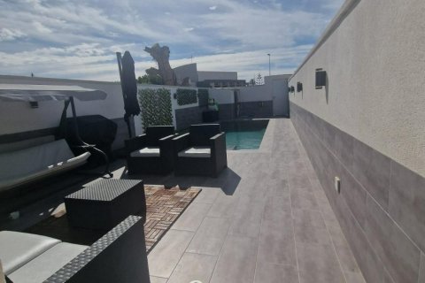 Villa en venta en Torrevieja, Alicante, España 2 dormitorios, 68 m2 No. 140546 - foto 10