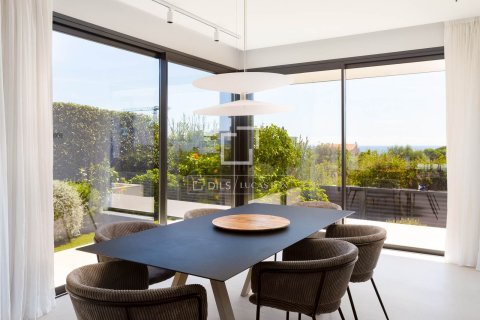 Villa for sale in Montgat, Barcelona, Spain 6 bedrooms, 355 sq.m. No. 150367 - photo 12