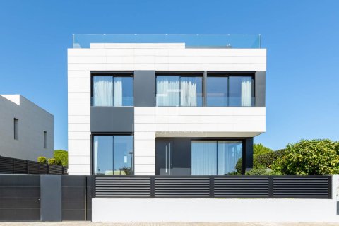 Villa for sale in Montgat, Barcelona, Spain 6 bedrooms, 355 sq.m. No. 150367 - photo 5