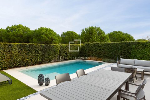 Villa for sale in Montgat, Barcelona, Spain 6 bedrooms, 355 sq.m. No. 150367 - photo 4