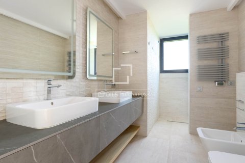 Villa for sale in Montgat, Barcelona, Spain 6 bedrooms, 355 sq.m. No. 150367 - photo 19