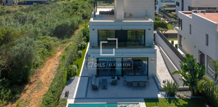 Villa in Montgat, Barcelona, Spain 6 bedrooms, 355 sq.m. No. 150367