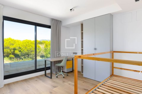 Villa for sale in Montgat, Barcelona, Spain 6 bedrooms, 355 sq.m. No. 150367 - photo 27