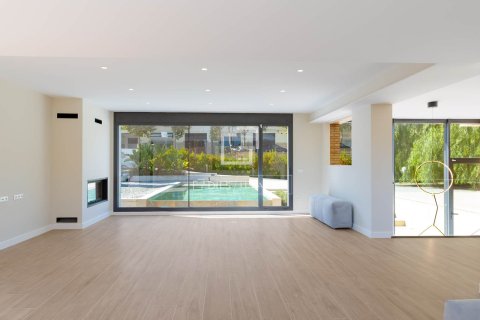 Villa for sale in Tiana, Barcelona, Spain 4 bedrooms, 433 sq.m. No. 150364 - photo 16