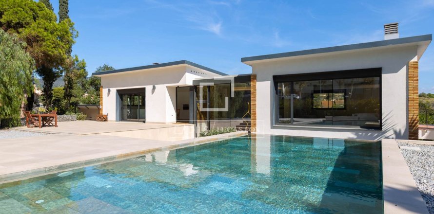 Villa in Tiana, Barcelona, Spain 4 bedrooms, 433 sq.m. No. 150364