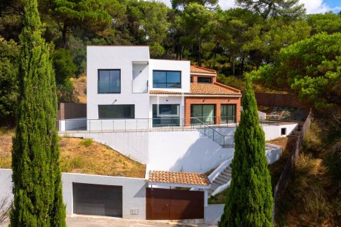 Villa in Vallromanes, Barcelona, Spain 4 bedrooms, 283 sq.m. No. 150368