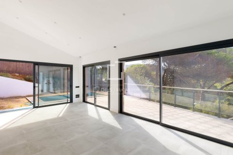 Villa for sale in Vallromanes, Barcelona, Spain 4 bedrooms, 283 sq.m. No. 150368 - photo 3