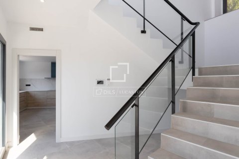 Villa for sale in Vallromanes, Barcelona, Spain 4 bedrooms, 283 sq.m. No. 150368 - photo 19