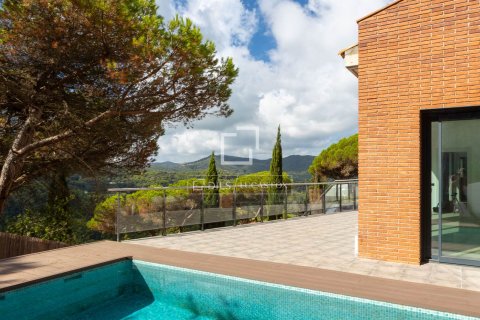 Villa for sale in Vallromanes, Barcelona, Spain 4 bedrooms, 283 sq.m. No. 150368 - photo 2