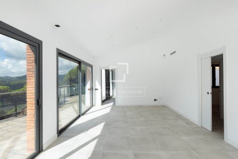 Villa for sale in Vallromanes, Barcelona, Spain 4 bedrooms, 283 sq.m. No. 150368 - photo 14