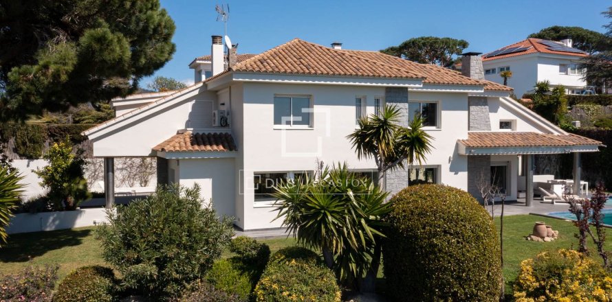 Villa in Alella, Barcelona, Spain 4 bedrooms, 373 sq.m. No. 150369
