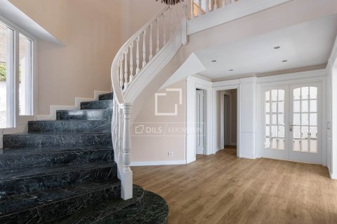 Villa for sale in Alella, Barcelona, Spain 4 bedrooms, 373 sq.m. No. 150369 - photo 11