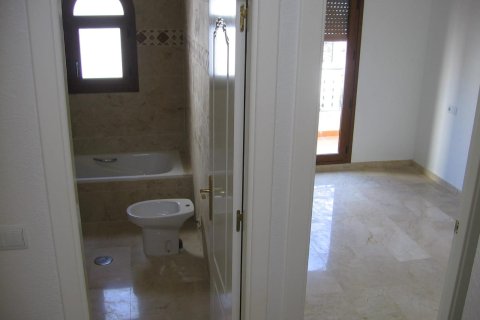 Продажа таухауса в Вилламартин, Аликанте, Испания 2 спальни, 87м2 №189359 - фото 17