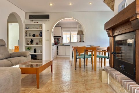 Villa till salu i Torrevieja, Alicante, Spanien 3 sovrum, 115 kvm. Nr. 189358 - foto 12